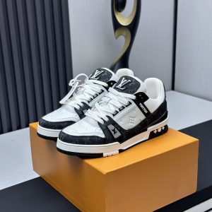 Louis Vuitton Trainer Black/White